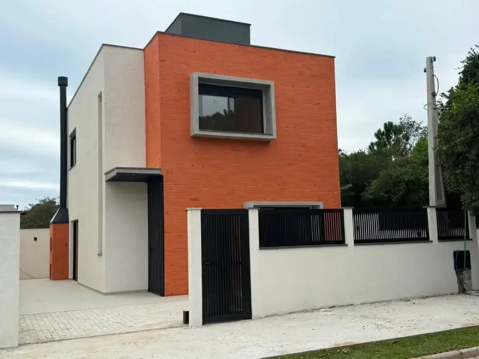 Casa a venda no bairro Rio Vermelho com 3 dormitórios
