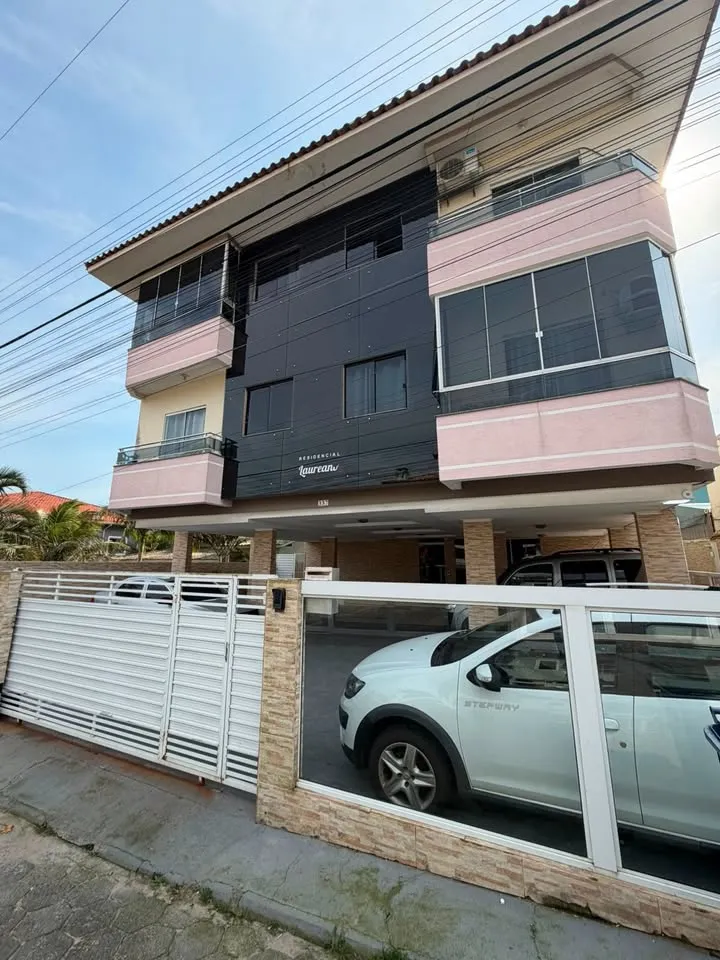 Apartamento a venda com 3 quartos a 1 km da Praia dos Ingleses