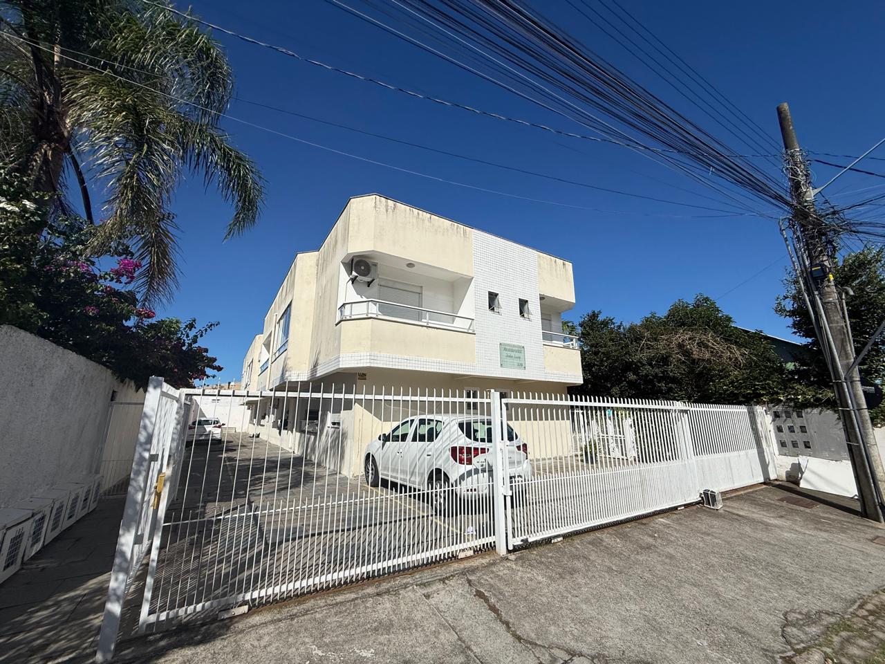 Apartamento Mobiliado com Sacada e Churrasqueira