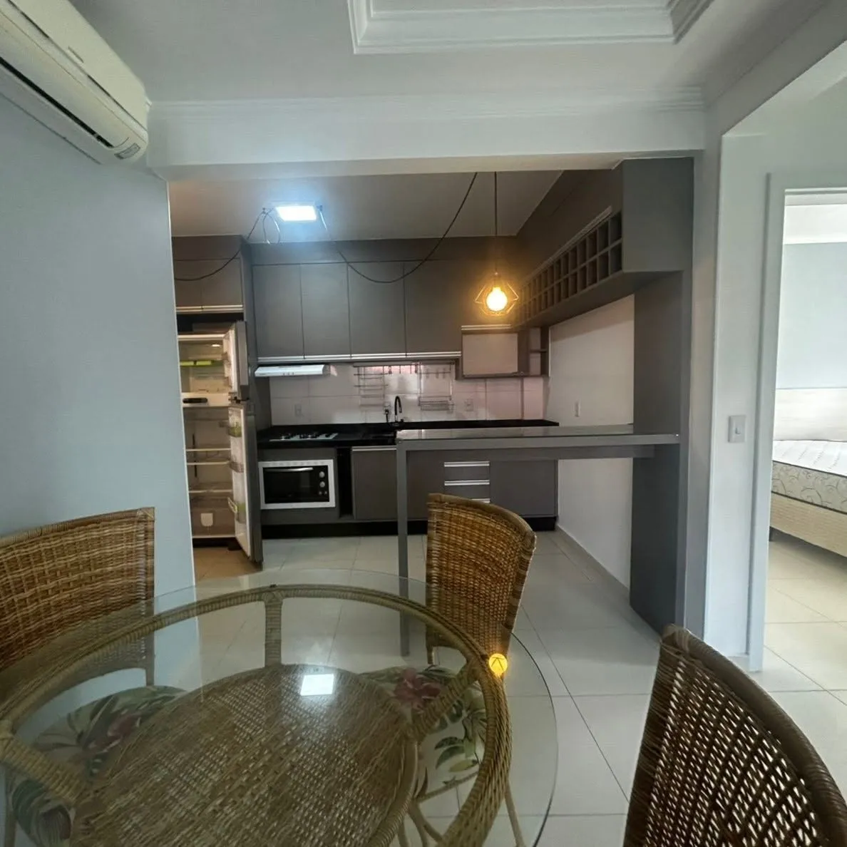 Apartamento mobiliado a 500m da Praia do Ingleses com 2 dormitórios — Praia dos Ingleses, Florianópolis