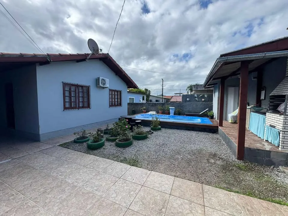 Casa com piscina e espaço gourmet perto na Praia dos Ingleses — Cachoeira do Bom Jesus, Florianópolis